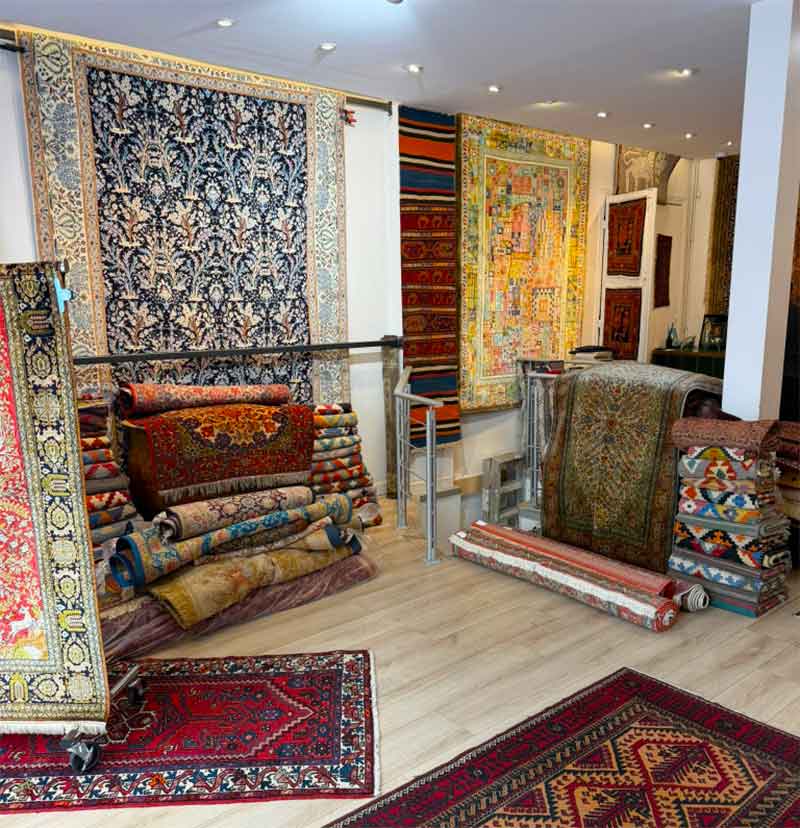 L'Atelier ALSACETAPIS : Restauration, réparation et nettoyage de tapis d’Orient sur Strasbourg (67) et les alentours.. Restauration Artisanale à la Main : Réparation des franges de tapis. Réparation des lisières de tapis. Traitement des trames de tapis. Relainage de tapis. Raviement des couleurs de tapis. Traitement des mites de tapis. Dépoussiérage et dessablage de tapis. La Nettoyage artisanale à l’ancienne exclusivement à la main : lavage, nettoyage de tapis.  Intervention sur Strasbourg et les alentours. L'Atelier Alsacetapis